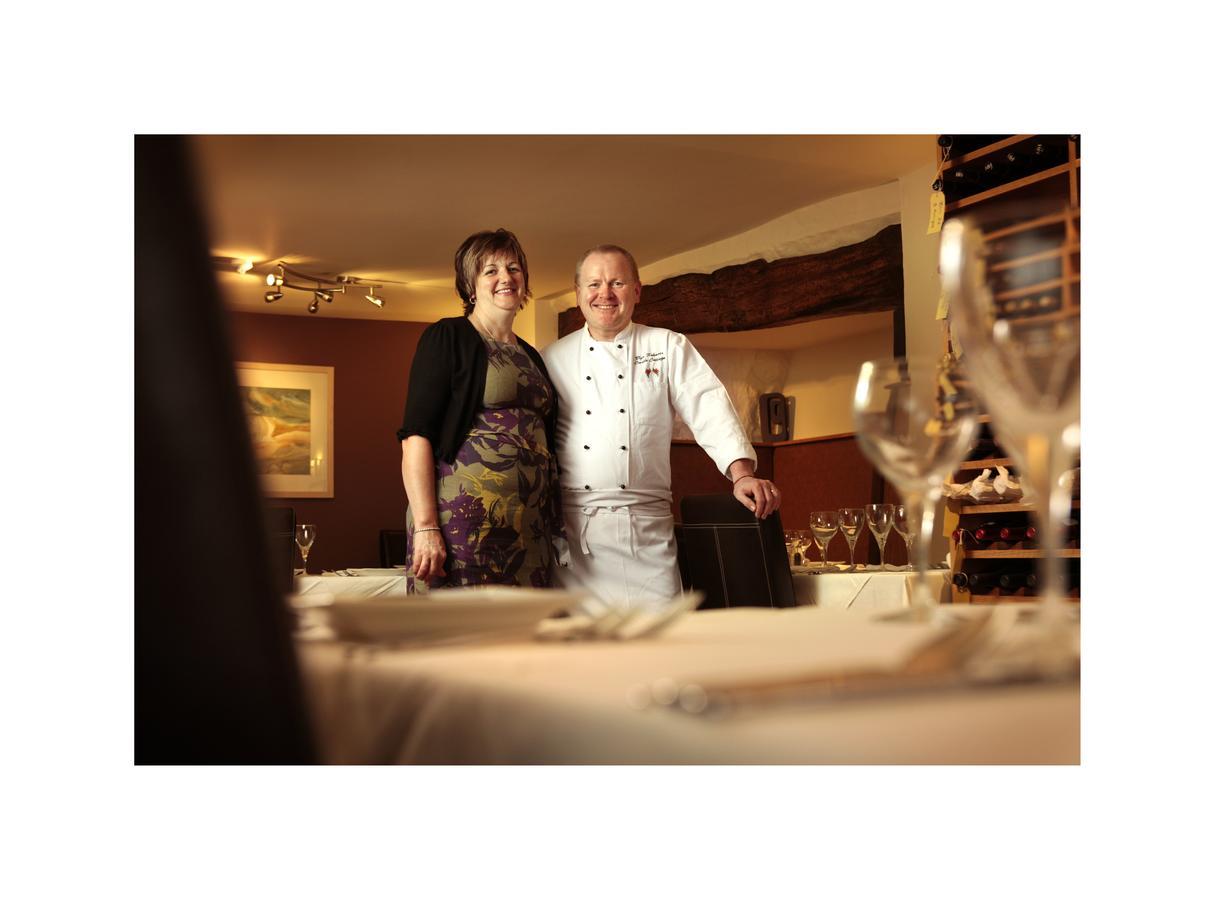 Castle Cottage Restaurant With Rooms Харлех Екстериор снимка