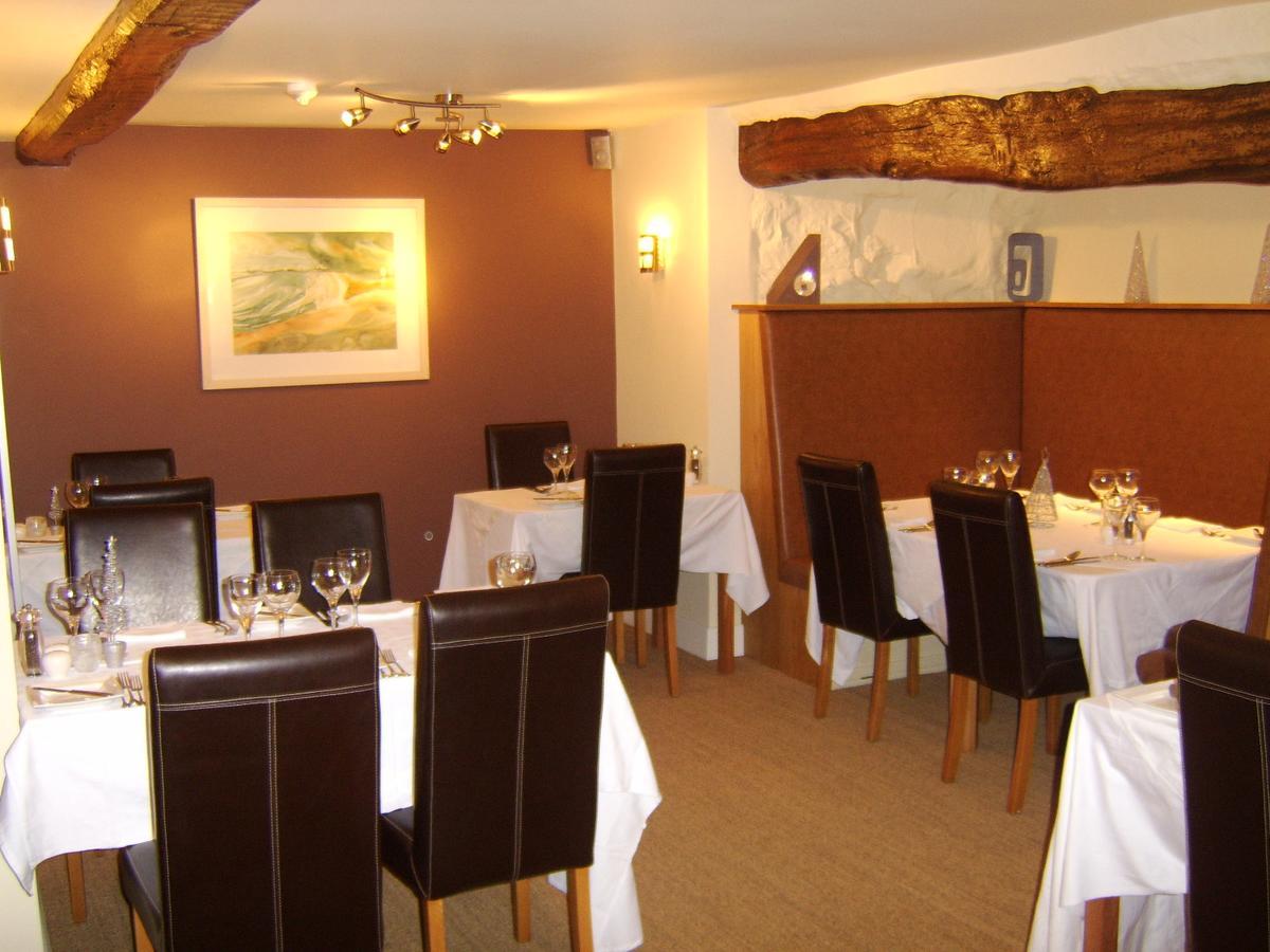 Castle Cottage Restaurant With Rooms Харлех Екстериор снимка